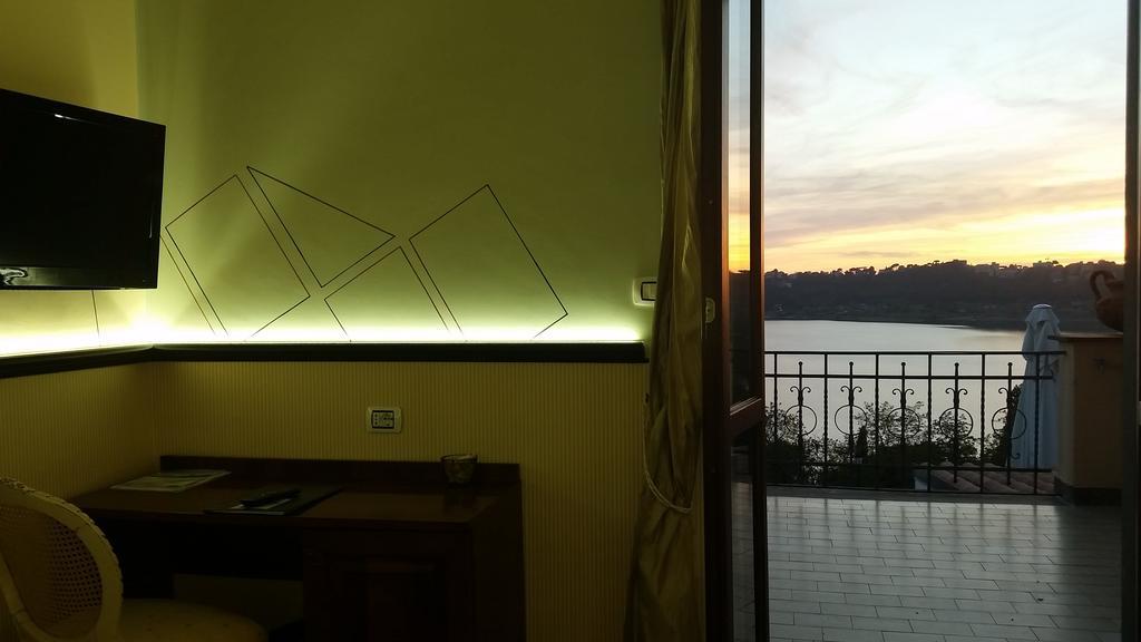 Hotel Villa Degli Angeli カステル・ガンドルフォ エクステリア 写真